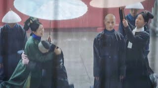 純妃區別對待養子和親兒子！兩兄弟都在淋雨，卻只給弟弟撐傘！